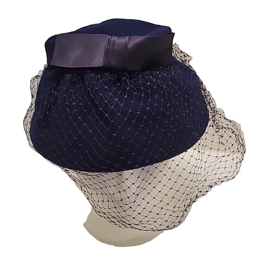 Purple Glenover‎ Henry Pollak 100% Wool Pillbox hat with net Fascinator, 1940's
